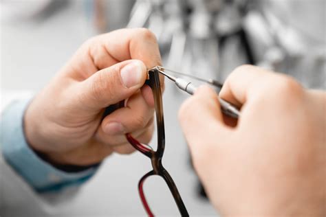 Glasses repair service
